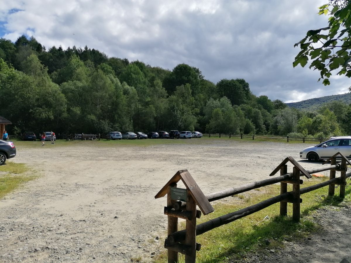 Uwaga! Parking i pobliskie miejsca w Wołosatem zajęte  - Zdjęcie główne