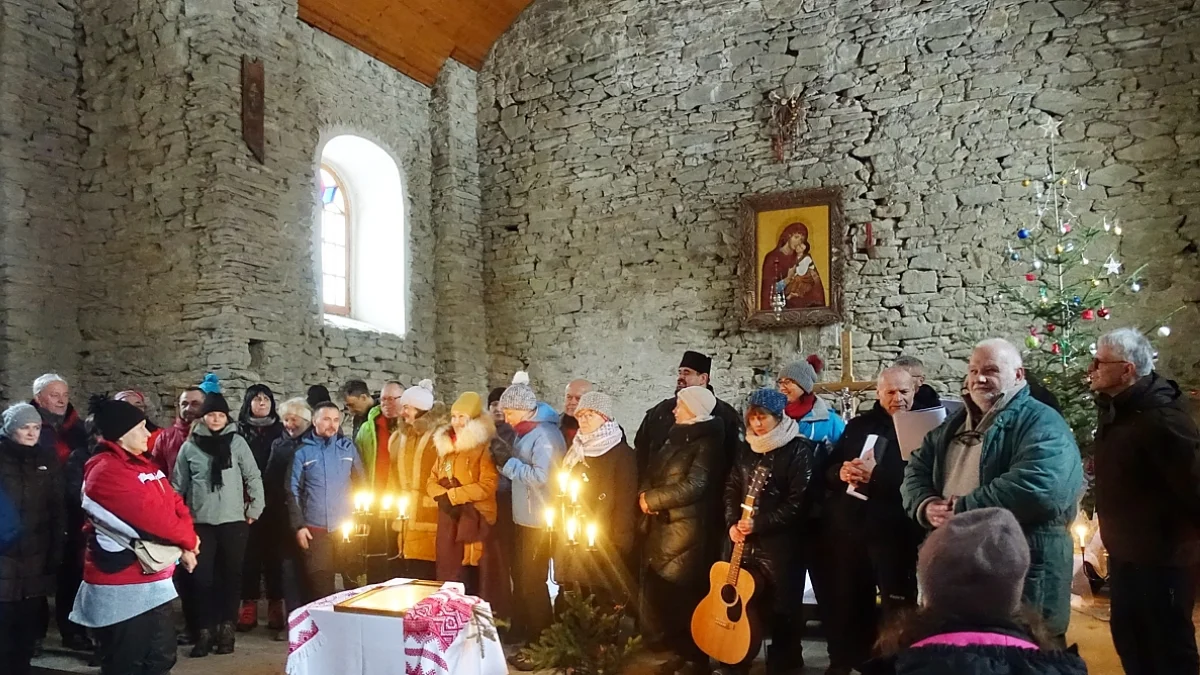 Styczniowe kolędowanie w Łopience. Niesamowite wydarzenie w pięknym otoczeniu - Zdjęcie główne