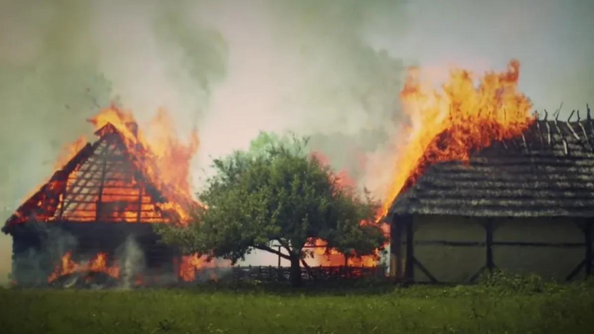 30 lat temu płonął skansen w Sanoku. Wspomnienie największego pożaru w historii skansenów [ZDJĘCIA] - Zdjęcie główne