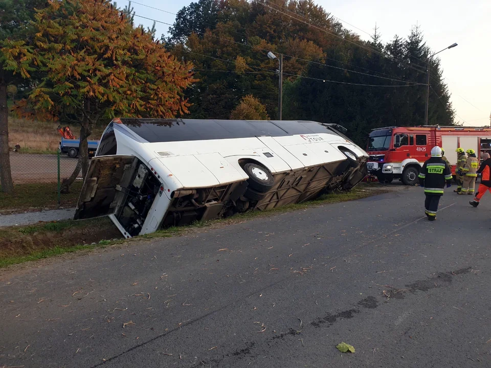 Wypadek autokaru w Grabownicy Starzeńskiej. Grupa 47 osób podróżowała w Bieszczady! - Zdjęcie główne