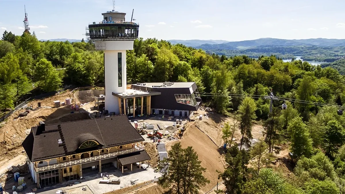 Przy stacji kolei gondolowej na Górze Jawor powstaje park tematyczny. Jego powierzchnia może wynieść nawet 6 hektarów - Zdjęcie główne