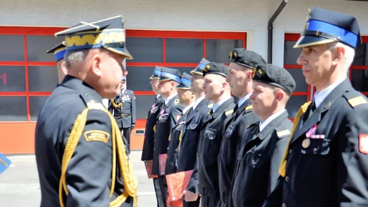 Jubileuszowe obchody pożarnictwa na ziemi bieszczadzkiej. Wręczono awanse i okolicznościowe medale [ZDJĘCIA] - Zdjęcie główne