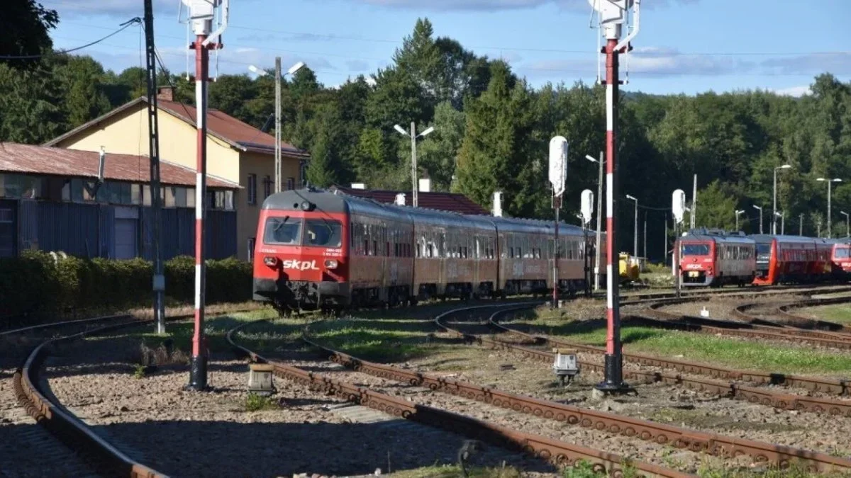 Pociągiem z Ustrzyk Dolnych do Krakowa. Może być to alternatywą dla połączenia autobusowego - Zdjęcie główne