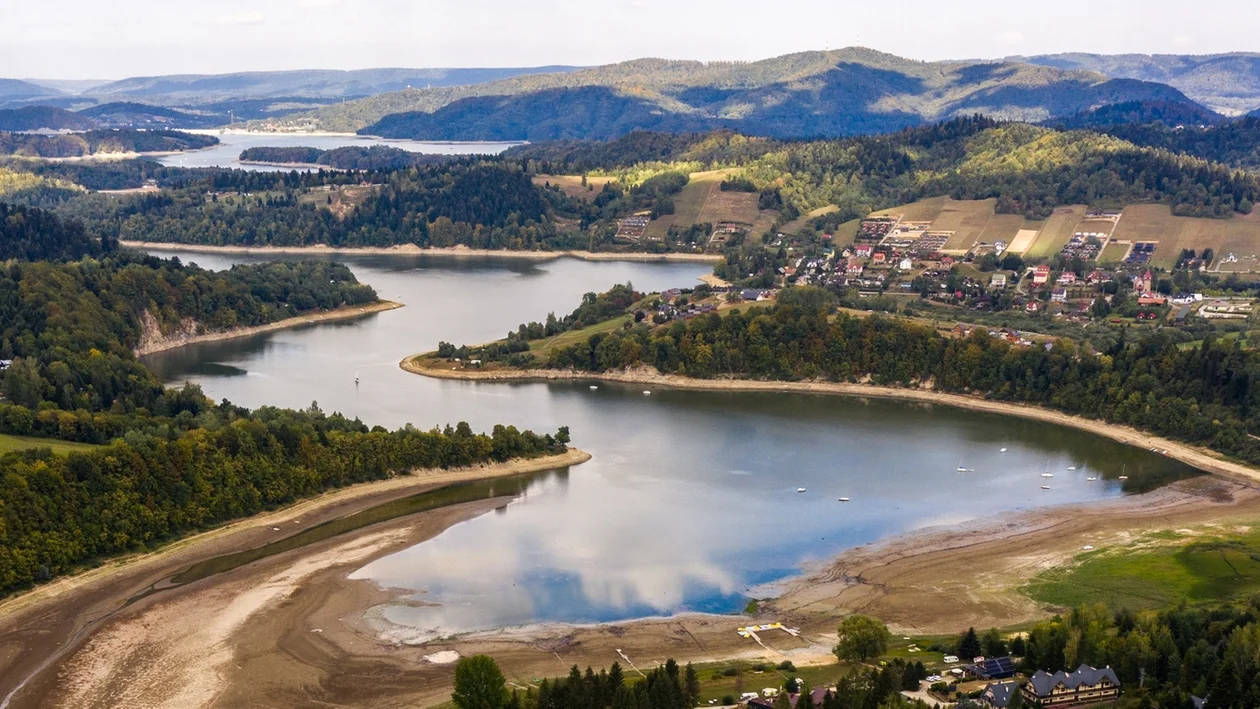 Jezioro Solińskie jeszcze nigdy nie było odmulane, przez co pomniejszyło się. Wójt gminy Solina wystosował petycję do przedstawicieli władz na Podkarpaciu - Zdjęcie główne