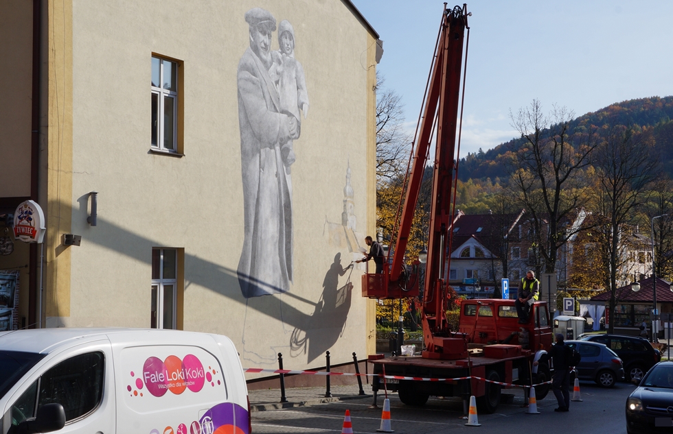 W Ustrzykach Dolnych powstaje nowy mural - Zdjęcie główne