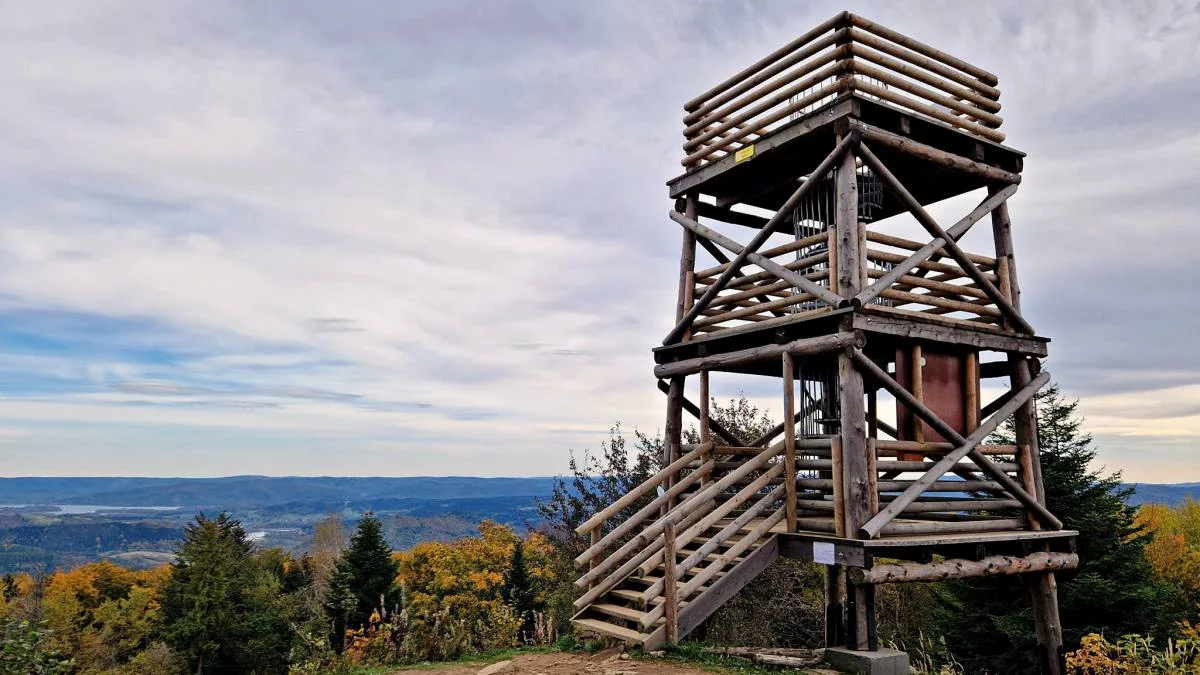 Wieża Widokowa na Korbani. Malownicza panorama na Bieszczady i Jezioro Solińskie - Zdjęcie główne