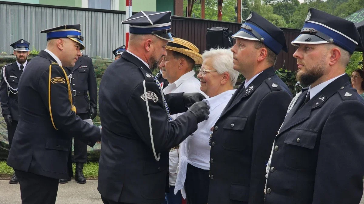 Jubileusz Ochotniczej Straży Pożarnej w Bezmiechowej. Sto lat służby i poświęcenia [ZDJĘCIA] - Zdjęcie główne