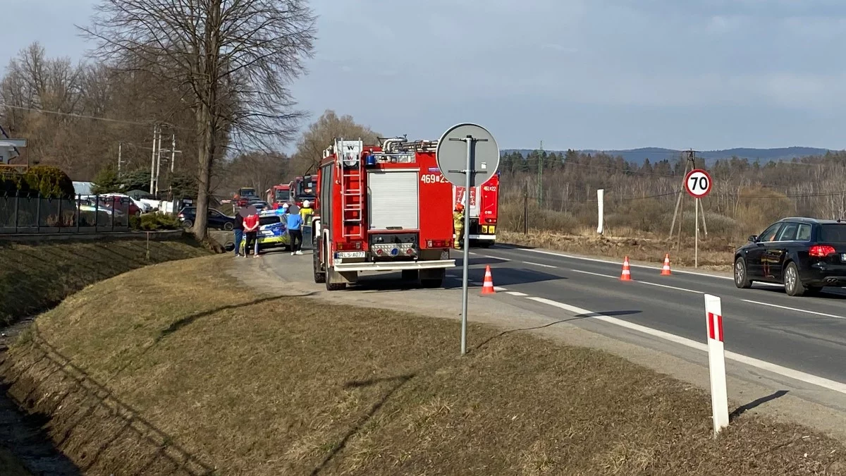 Zderzenie trzech pojazdów w Lesku. Jedna osoba poszkodowana! - Zdjęcie główne