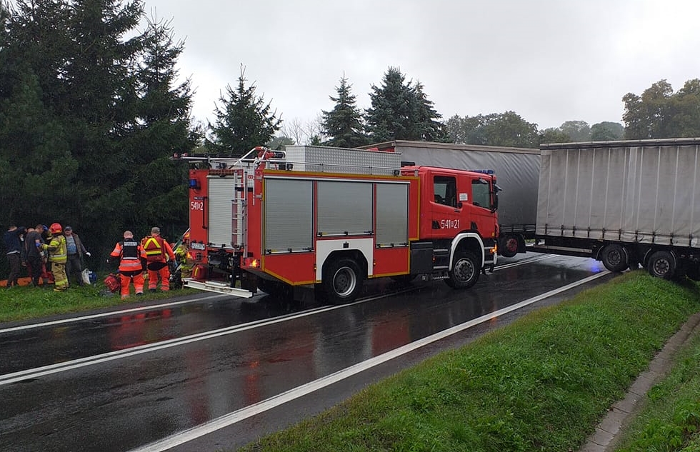 POWIAT SANOCKI: Tir wjechał w busa - Zdjęcie główne