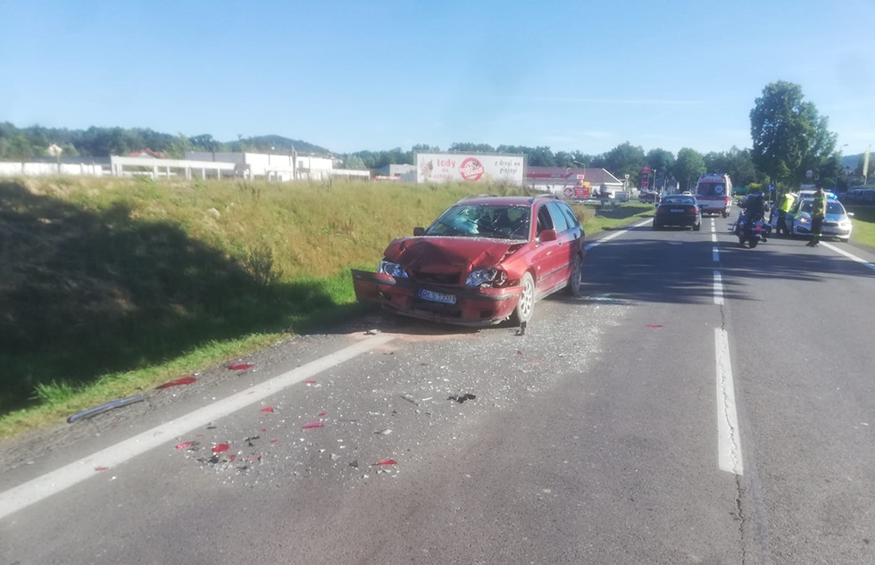 Wypadek w Lesku! Zderzenie dwóch pojazdów [FOTO] - Zdjęcie główne