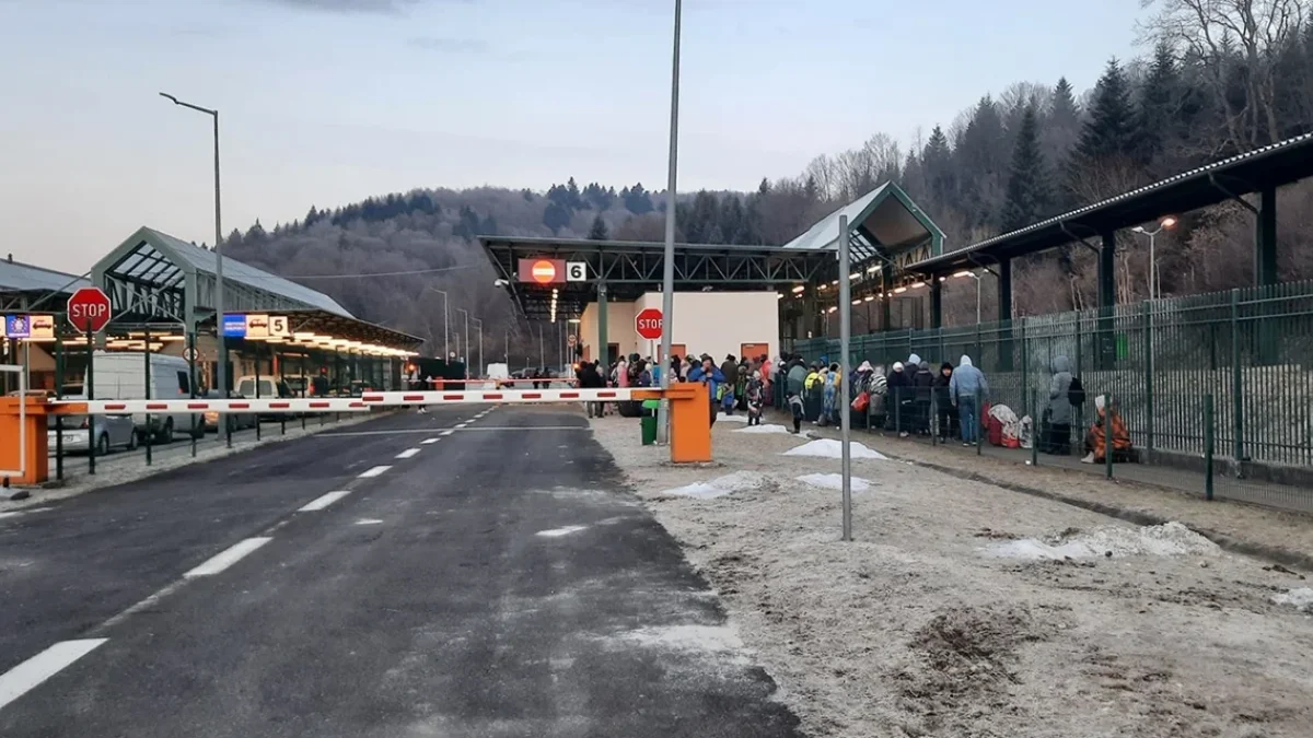 Apel samorządowców z Ustrzyk Dolnych. "Nie dostarczajcie na własną rękę darów na granicę, zgłaszajcie większe transporty" - Zdjęcie główne