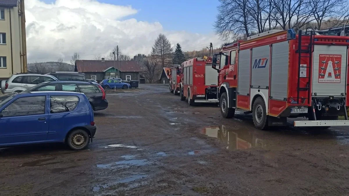 BALIGRÓD: W bloku mieszkalnym miał ulatniać się gaz. Na miejsce zadysponowano 3 zastępy straży pożarnej - Zdjęcie główne