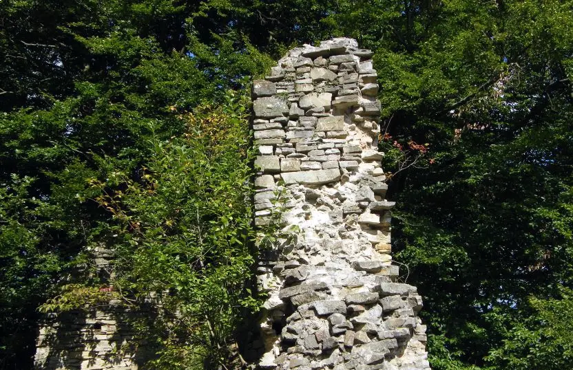 Ruiny zamku Kmitów na Górze Sobień - Zdjęcie główne