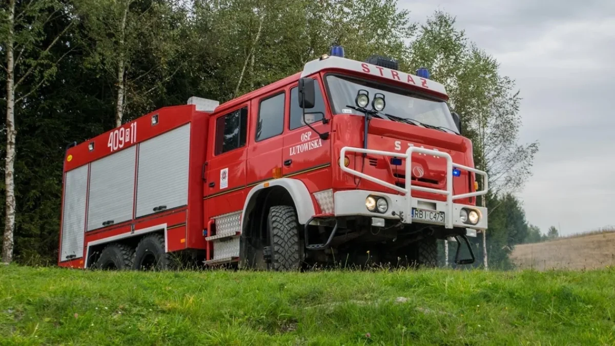 Pomoc w zapewnieniu bezpieczeństwa w Bieszczadach, czyli o tym jak wóz strażacki połączył Lutowiska ze Starachowicami w województwie świętokrzyskim - Zdjęcie główne