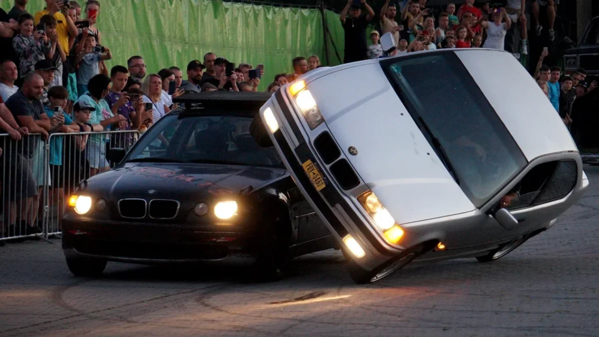 Kaskaderskie show w Lesku. Pokazy driftu, monster trucki i autoroboty! [ZDJĘCIA] - Zdjęcie główne