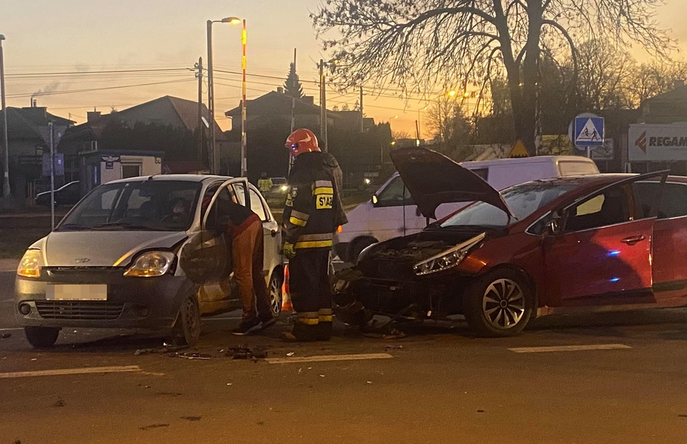 SANOK: Zderzenie osobówek na Dąbrówce [FOTO] - Zdjęcie główne