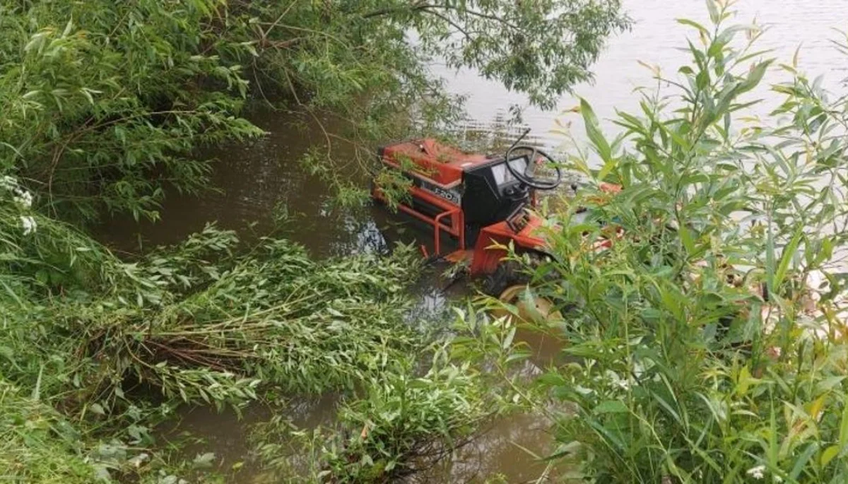Tragedia na Podkarpaciu. Ukrainiec koszenie trawy zakończył w stawie. Mężczyzna zmarł! - Zdjęcie główne