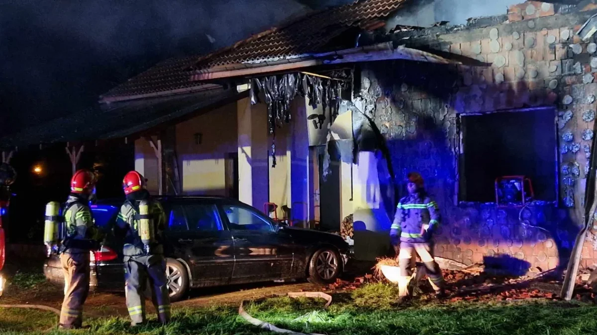 Tragiczny pożar w Mrzygłodzie. W akcji ratunkowej znaleziono zwłoki mężczyzny [ZDJĘCIA,WIDEO] - Zdjęcie główne