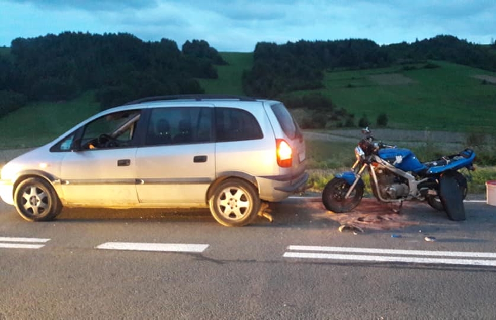 Zderzenie motocykla z samochodem w Czaszynie! - Zdjęcie główne