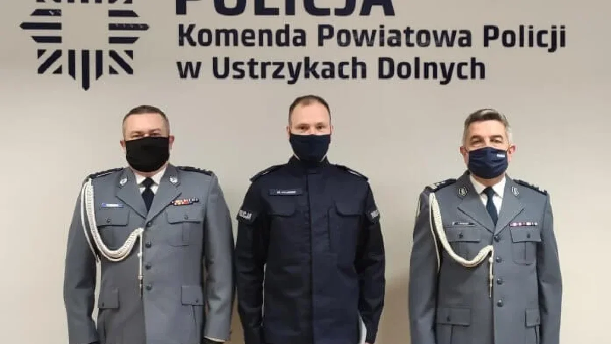 Ślubowanie nowo przyjętego policjanta. Po zakończeniu szkolenia rozpocznie służbę w Ustrzykach Dolnych [ZDJĘCIA] - Zdjęcie główne