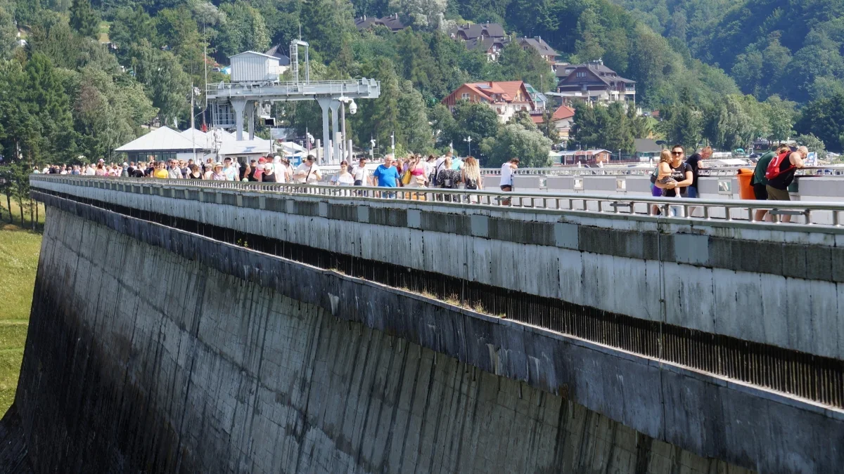 Mężczyzna zagroził że wyskoczy z zapory w Solinie. Szybka reakcja zapobiegła tragedii - Zdjęcie główne