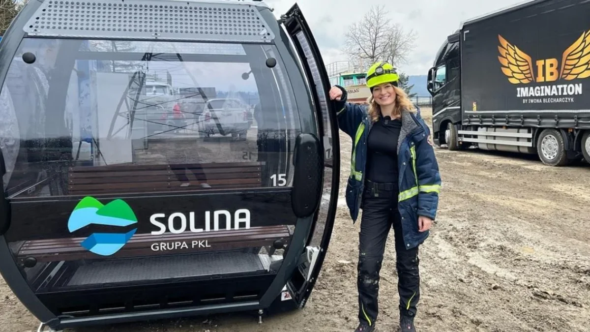 Tak było ponad pół roku temu. Wagoniki kolei gondolowej prosto ze Szwajcarii do Soliny przywiozła Iwona Blecharczyk [ZDJĘCIA, WIDEO] - Zdjęcie główne