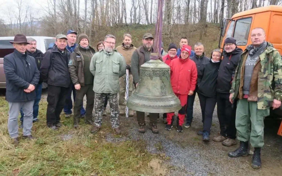 Społeczność gminy Komańcza chce odzyskać zabytkowy dzwon z Maniowa. Poparli ich w tym radni - Zdjęcie główne