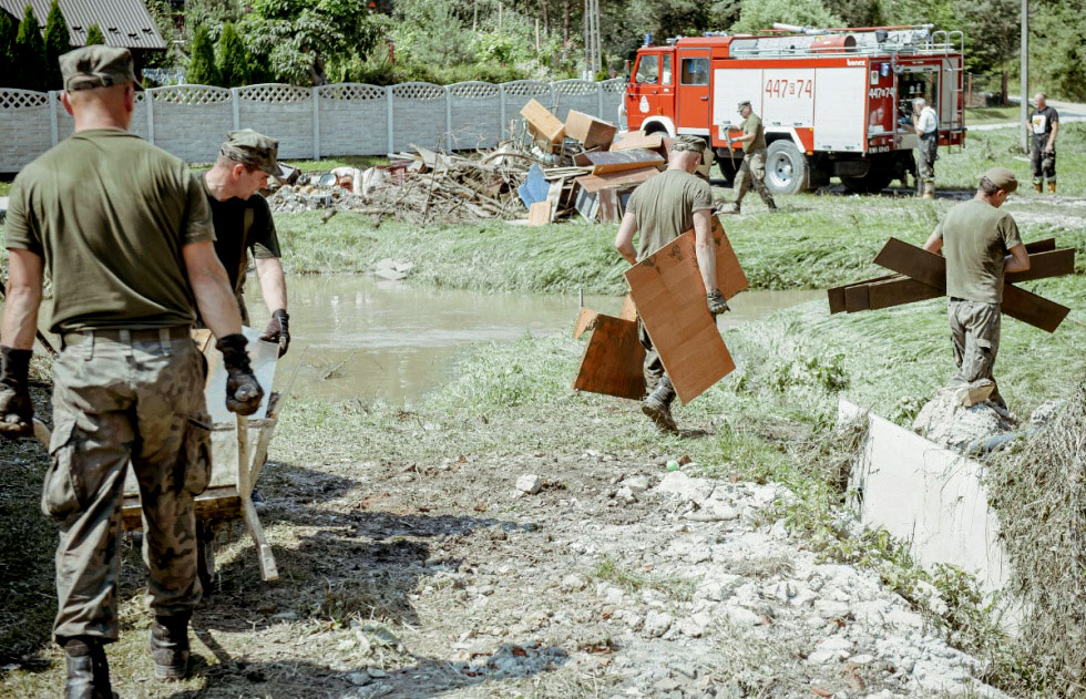 Podkarpaccy Terytorialsi pomagają w akcji przeciwpowodziowej - Zdjęcie główne