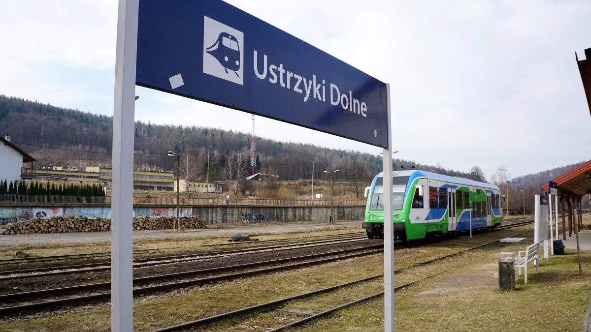 W tygodniu pojedziemy pociągiem z Rzeszowa do Ustrzyk Dolnych. Zainaugurowano połączenie - Zdjęcie główne