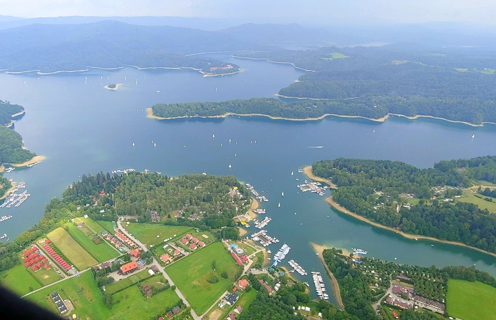 Fot. FanPage/GOPR Bieszczady - Widok na Polańczyk i Jezioro Solińskie