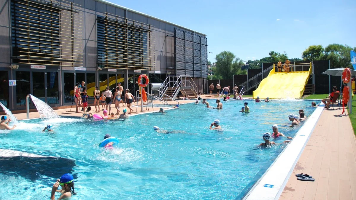Zewnętrzny basen w Lesku rozpoczął sezon. To dobra propozycja na upalne dni - Zdjęcie główne