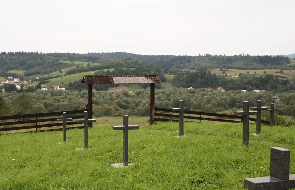 Cmentarz żołnierzy z I wojny światowej w Uhercach Mineralnych - Zdjęcie główne