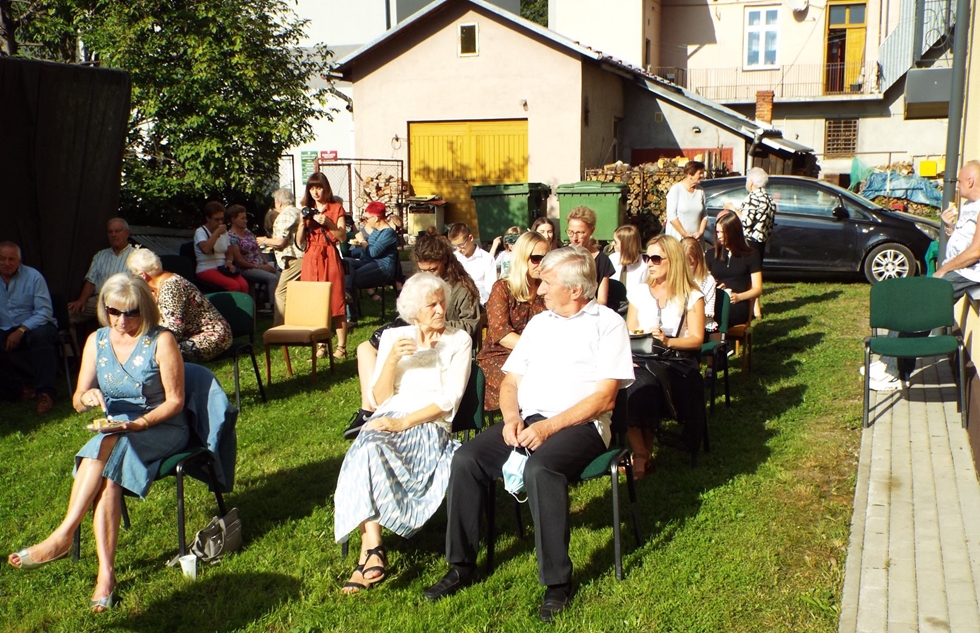 Fot. FanPage/Powiatowa i Miejska Biblioteka Publiczna w Lesku - Czytanie "Balladyny" w Lesku