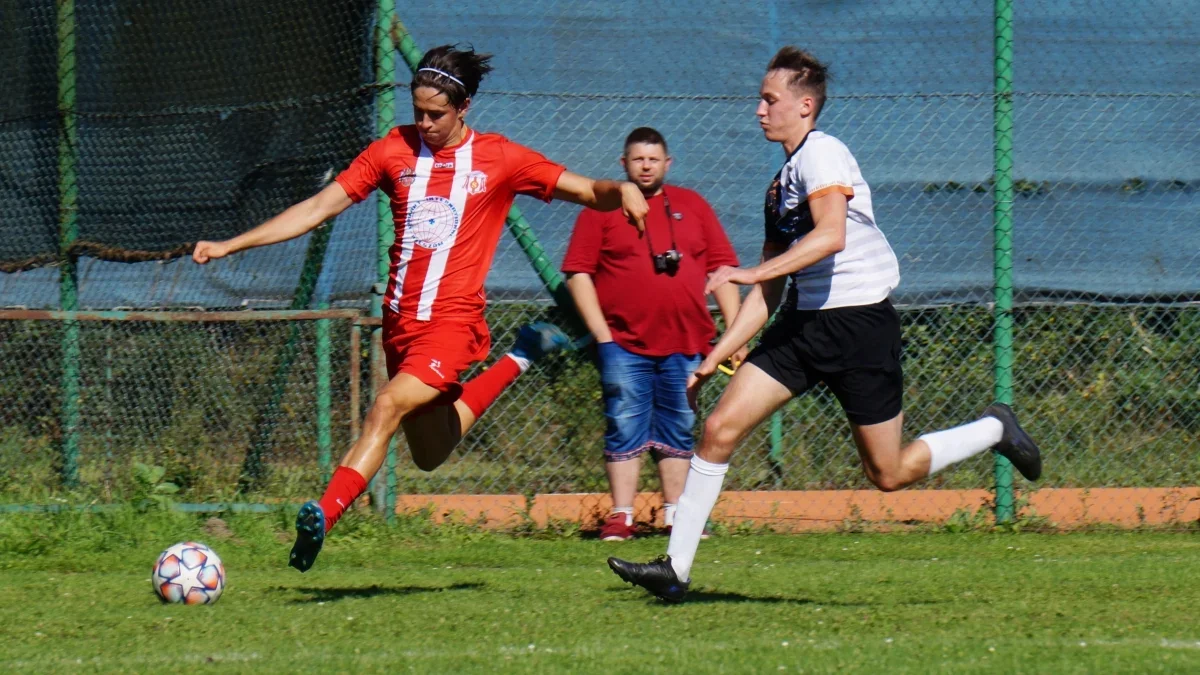 Zapowiedź weekendowych meczów. Piłkarskie derby gminy Lesko. Pionier Średnia Wieś zagra z Sanovią - Zdjęcie główne