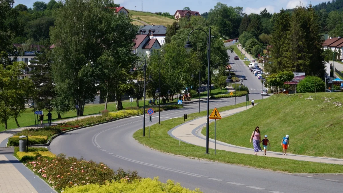 Praca w Solinie, Polańczyku i Ustrzykach Dolnych. Sprawdź, na jakie stanowiska i ile można zarobić - Zdjęcie główne