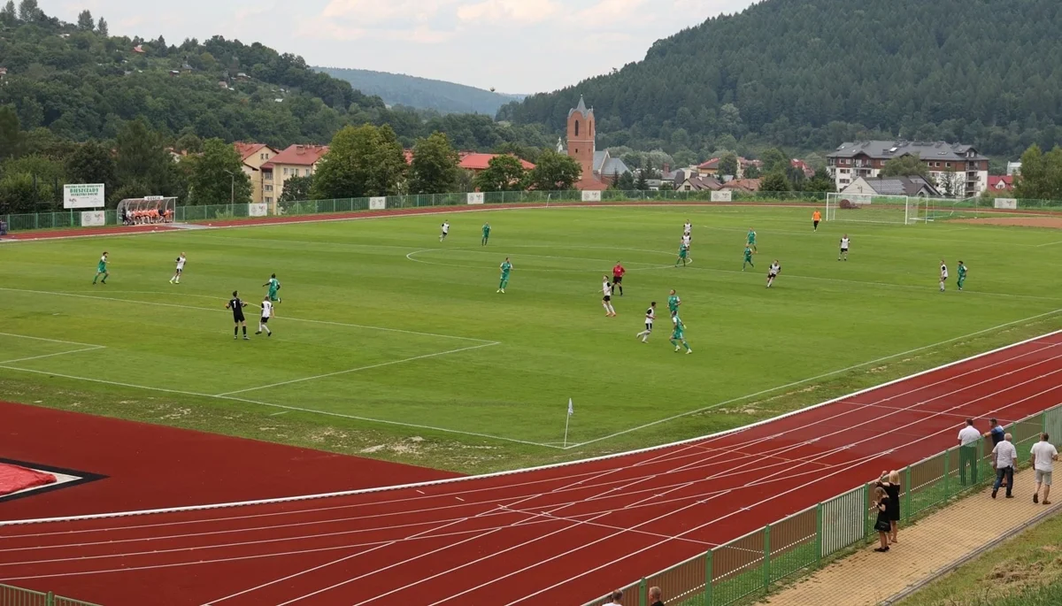 Czy w Ustrzykach Dolnych powstanie oświetlenie boiska treningowego na stadionie miejskim? O tym zadecydują mieszkańcy gminy - Zdjęcie główne