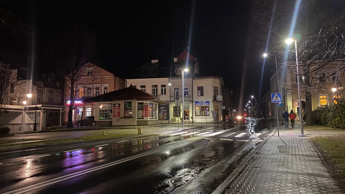 Jasno i zdecydowanie bezpieczniej. Na bieszczadzkiej trasie doświetlono przejścia dla pieszych - Zdjęcie główne