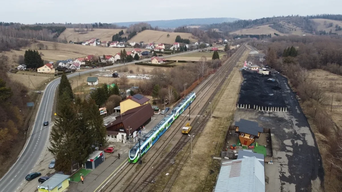 Łączona komunikacja autobusowa i kolejowa dla uchodźców z bieszczadzkich punktów recepcyjnych i przejścia granicznego. Już dzisiaj kolejny transport - Zdjęcie główne