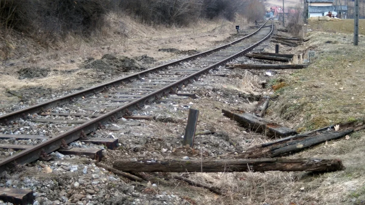 Trwają prace naprawcze na odcinku Uherce - przejście graniczne w Krościenku. To ważna trasa kolejowa w obecnej sytuacji - Zdjęcie główne