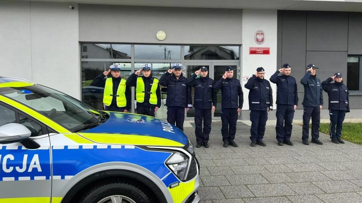 Bieszczadzcy policjanci oddali hołd zastrzelonemu koledze. Zawyły syreny - Zdjęcie główne