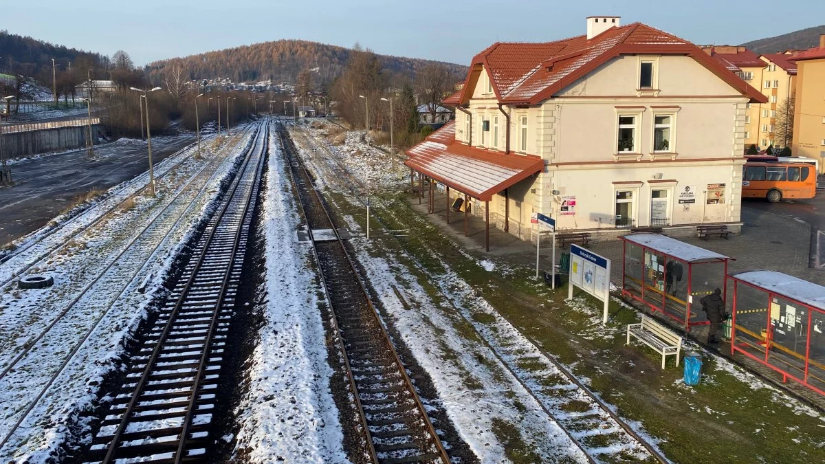 Inwestycje kolejowe na linii 108. Prace na stacji w Ustrzykach Dolnych [ZDJĘCIA] - Zdjęcie główne