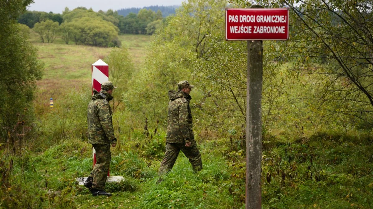 Bieszczady. Zrobili pamiątkowe zdjęcie. Skończyli z wysokimi mandatami - Zdjęcie główne