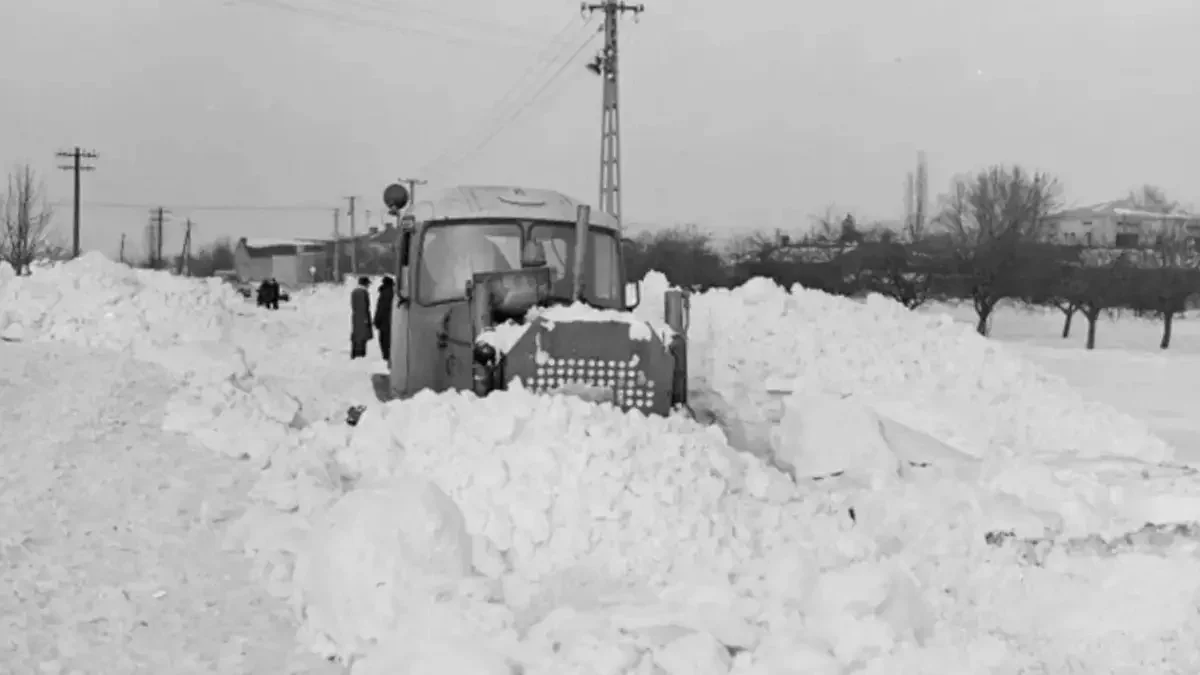 Zima stulecia na archiwalnych fotografiach. Brak prądu i kilkumetrowe zaspy [ZDJĘCIA, WIDEO] - Zdjęcie główne