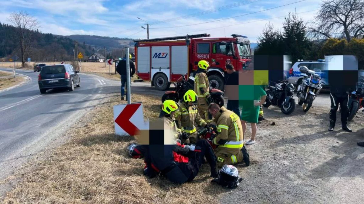 Wypadek w Bieszczadach. Motocyklista w rowie, pomógł mu strażnik graniczny [ZDJĘCIA] - Zdjęcie główne