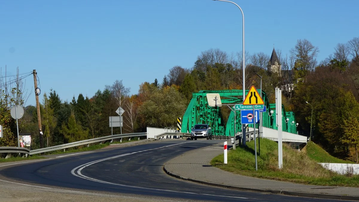 Trwają prace na ważnej trasie prowadzącej w Bieszczady. Kiedy działania dobiegną końca? - Zdjęcie główne