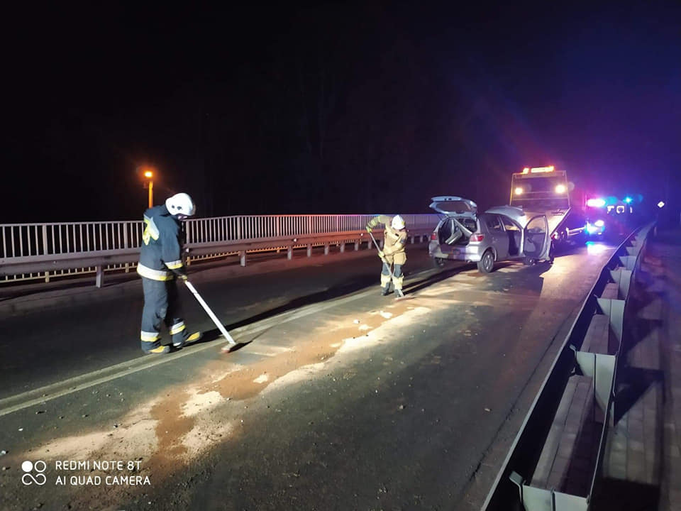 Nocny wypadek w Zagórzu! [FOTO] - Zdjęcie główne