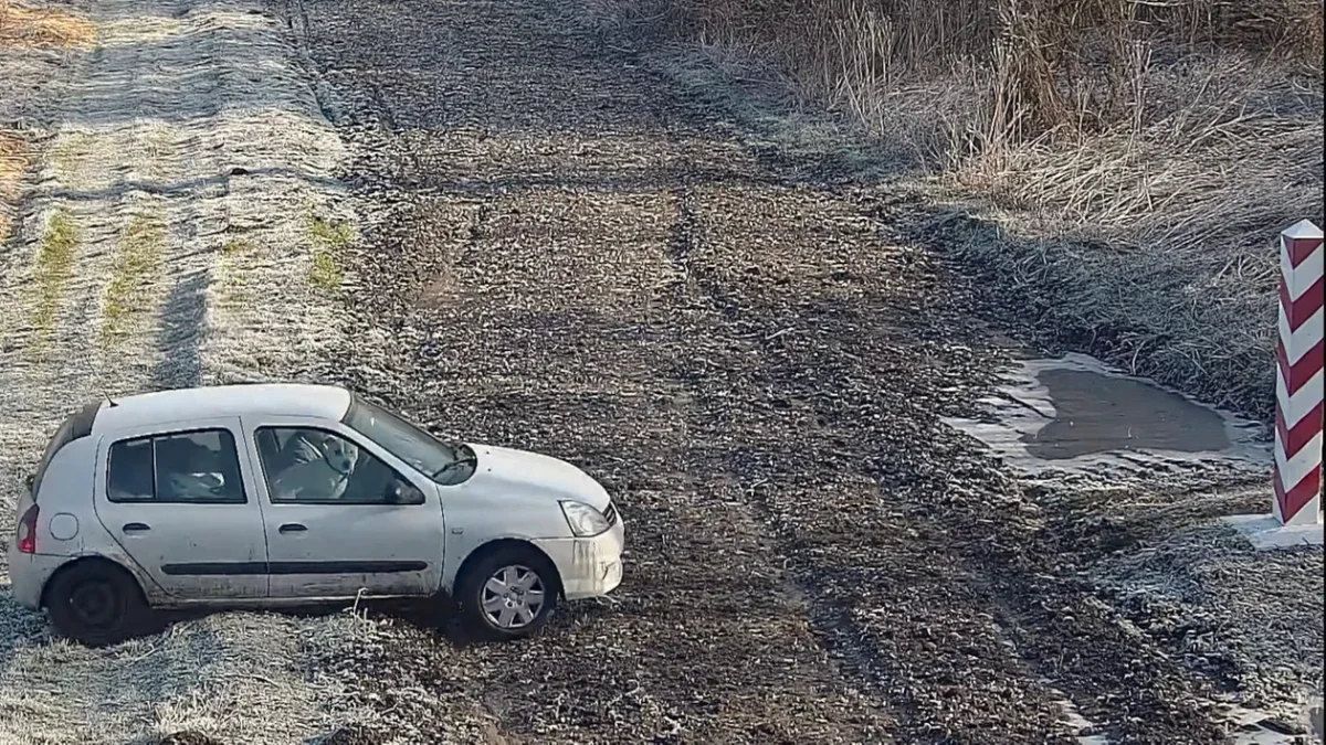 Przemieszczał się wzdłuż pasa drogi granicznej, a potem wraz ze swoim czworonogiem przeszedł na Ukrainę. Został zatrzymany przez mundurowych [WIDEO] - Zdjęcie główne