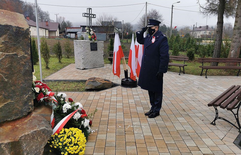 Gmina Olszanica: Oddano hołd poległym w 102 rocznicę odzyskania niepodległości - Zdjęcie główne